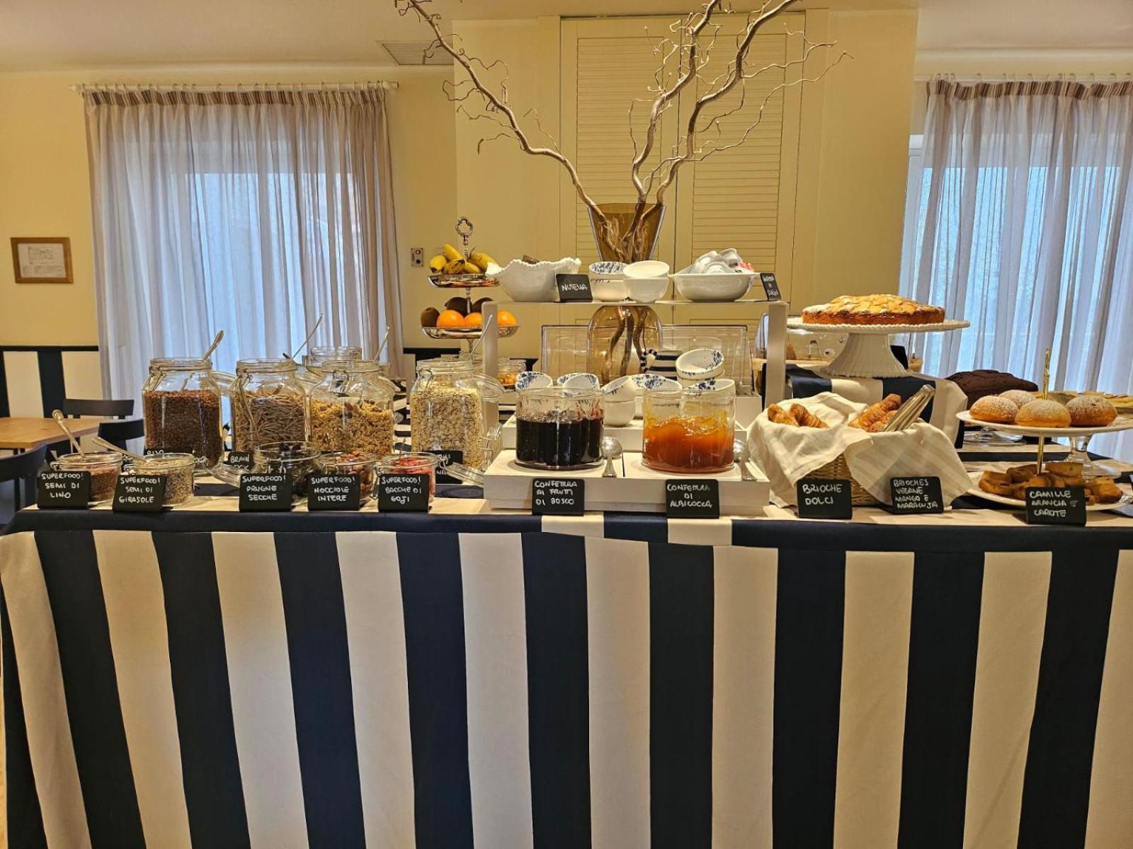 Mure Hotel 努马纳 外观 照片